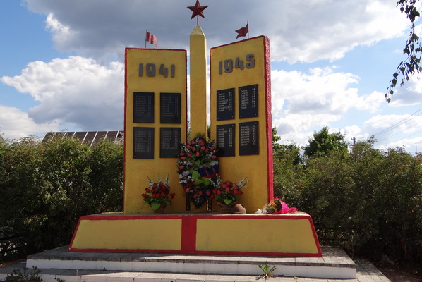 Монумент защитникам Отечества в деревне Вялки Раменского района