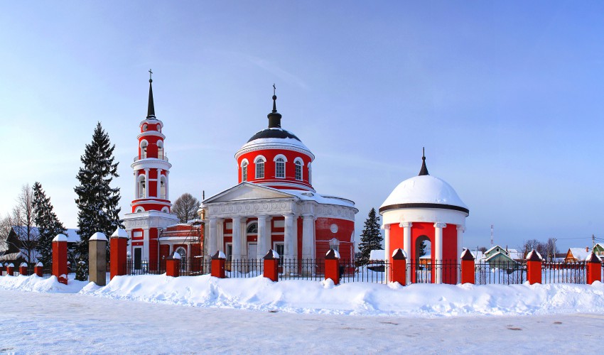 Храм в честь Ахтырской иконы Божией Матери в селе Ахтырка Московской епархии.